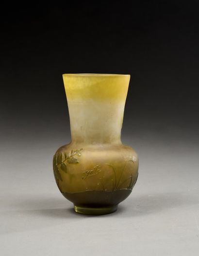 Emile GALLE
Vase en pâte de verre multicouche,...
