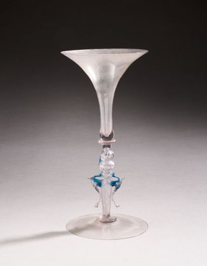 Verre sur pied « façon de Venise », en verre...