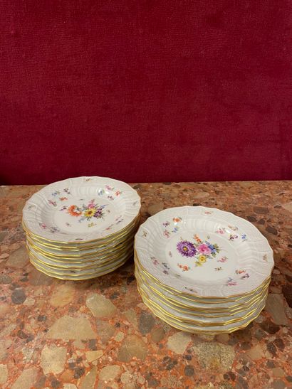 MEISSEN 
Lot d'assiettes en porcelaine émaillée...
