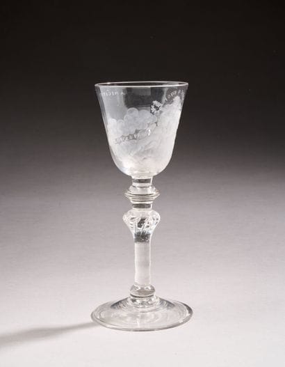Verre sur pied en verre soufflé, de forme...
