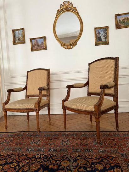 Living Room Furniture 
Consisting of a set...