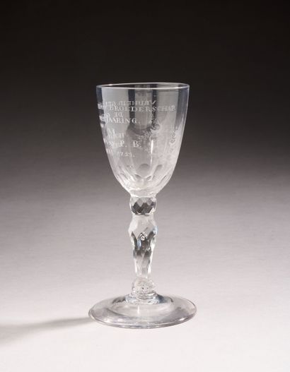 Verre sur pied en verre soufflé, de forme...