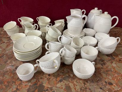 WEDGWOOD 
Partie de service en porcelaine...