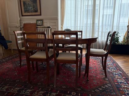 Dining table and six chairs
As-is
72x148x109...