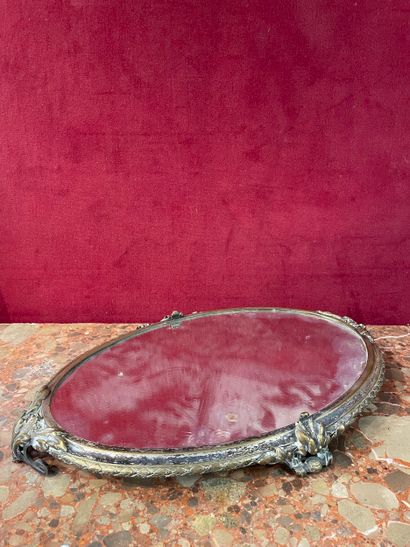 Surtout de table en bronze à décor de rinceaux...