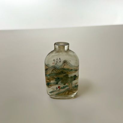 Tabatière en verre peint à l'intérieur d'un...