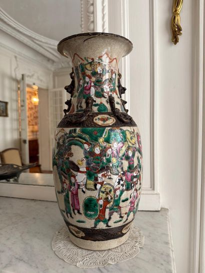 Paire de vases
Nankin
Début XXème
H. 44 cm.

Vendu...