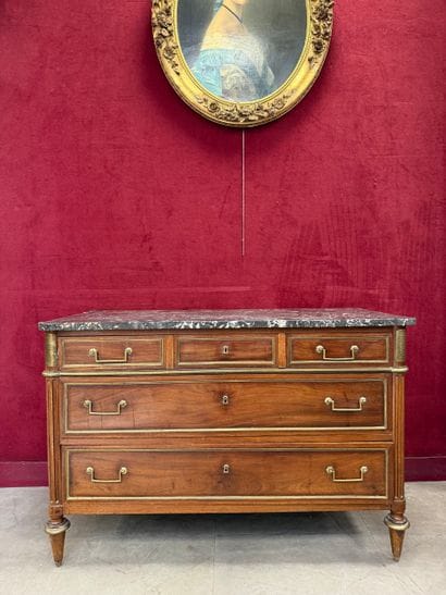 Louis XVI-style chest of drawers
Made of...