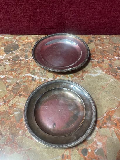 Two 925/°° silver saucers decorated with...