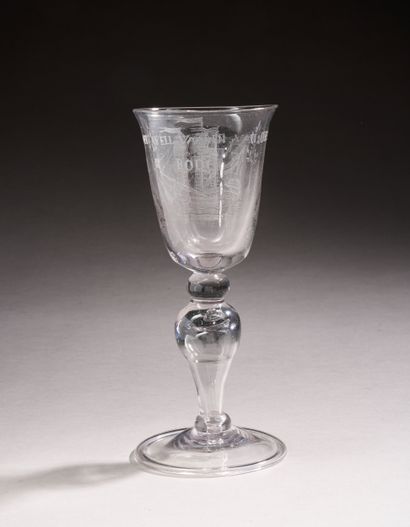 Verre sur pied en verre soufflé, de forme...