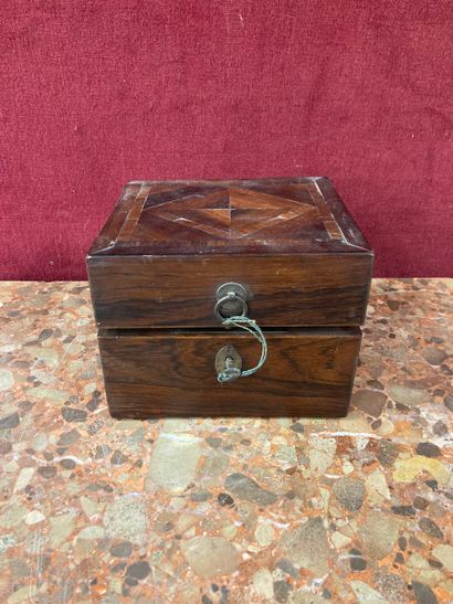 Coffret de voyage en bois et placage de bois...