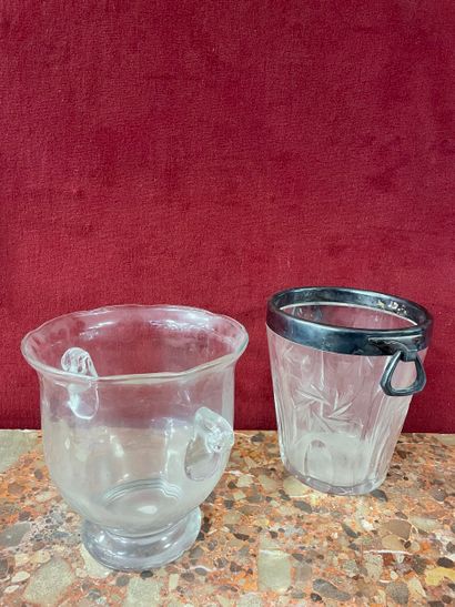 Deux seaux à champagne en verre soufflé,...