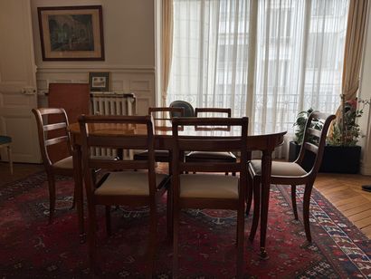 Dining table and six chairs
As-is
72x148x109...