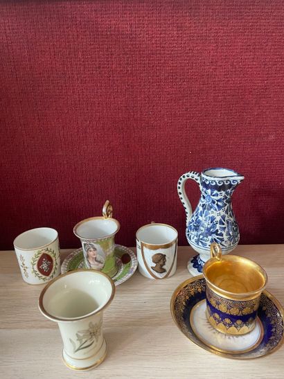Lot de menus objets en cérmaique: verseuses,...