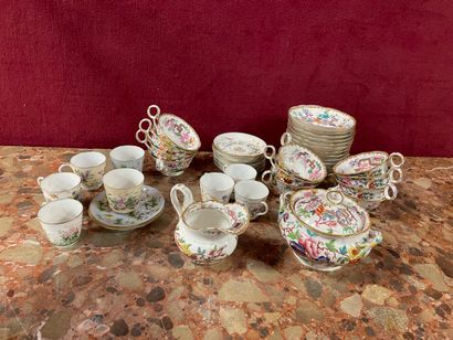 Parties de services en porcelaine émaillée
En...