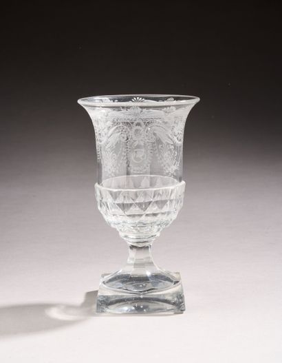 Elégant verre sur pied de forme Médicis,...