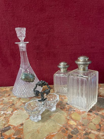 Ensemble de verrerie comprenant : 

- Carafe...