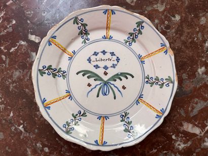 Assiette en faïence de Nevers
A décor polychrome...