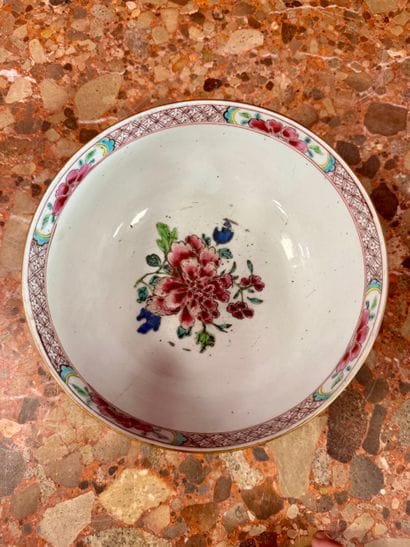 CHINE 
Coupe et bol en porcelaine émaillée
Dans...