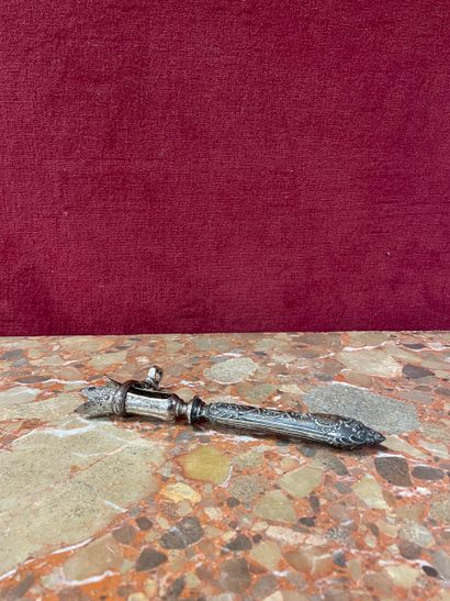 Silver-plated leg of lamb handle 
Minerva...
