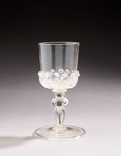 Verre en forme de calice dans le goût renaissant,...
