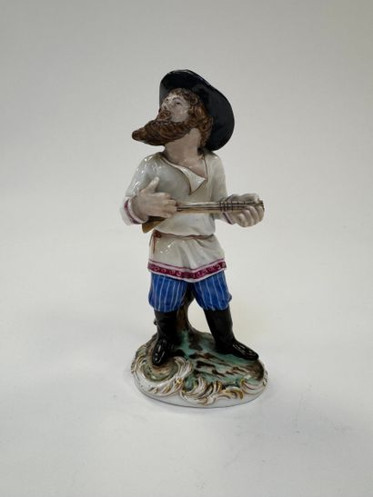 Le Joueur de Balalaïka.
Figurine en porcelaine...