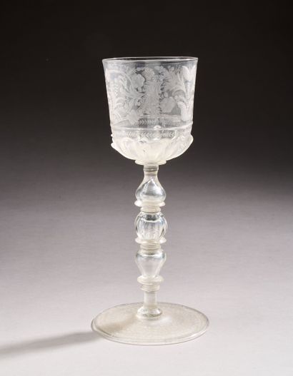 Calice sur pied en verre soufflé, dans le...