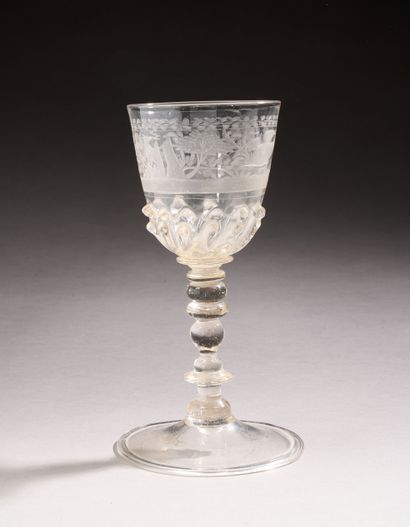 Verre sur pied en verre soufflé, de forme...