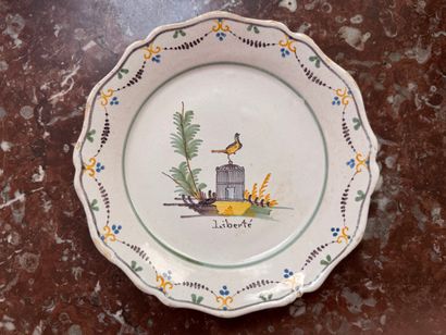 Assiette en faïence de Nevers
A décor polychrome...