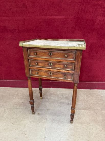 Wood and wood veneer nightstand
Features...