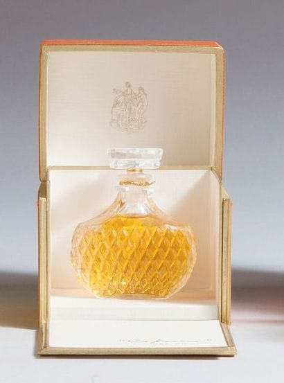 Nina RICCI
Capricci - (1964) Présenté dans...