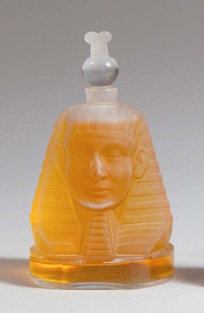 RAMSES
Ramsès IV - (1920) Flacon égyptomanique...