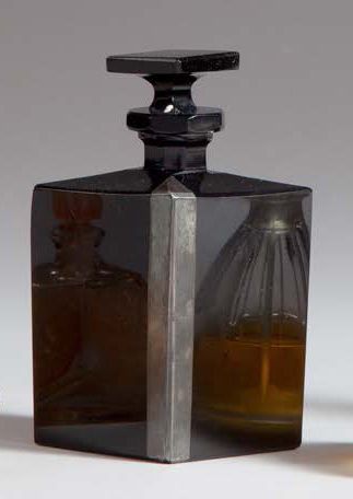 Isabey
Bleu de Chine - (1925) Luxueux flacon...