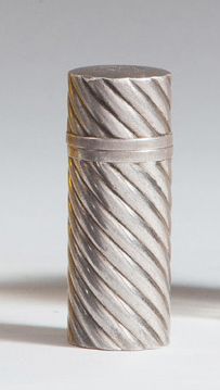 Lanvin parfums - (1946)
Flacon de sac cylindrique...