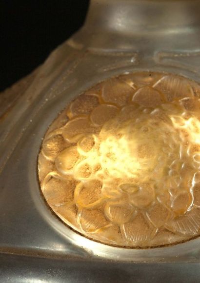 RENE LALIQUE (1860-1945)
Quatre Soleils -...