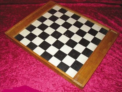 Damier en marqueterie poirier foncé avec...