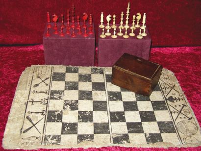Très beau jeu d'échecs en ivoire de couleur...