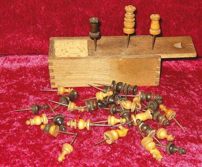 Très original jeu d'échecs de voyage avec...