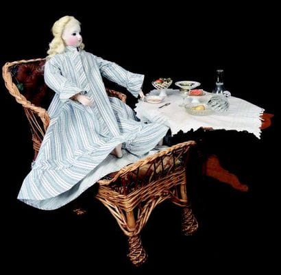 Très belle table de poupée parisienne de...