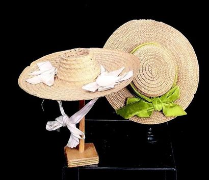 Deux beaux chapeaux de paille pour bébé articulé...