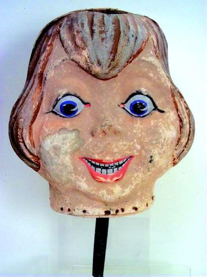 Tête décorative comique en carton moulé avec...