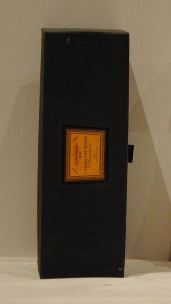 1 bout CHAMPAGNE VEUVE CLICQUOT LA GRANDE...