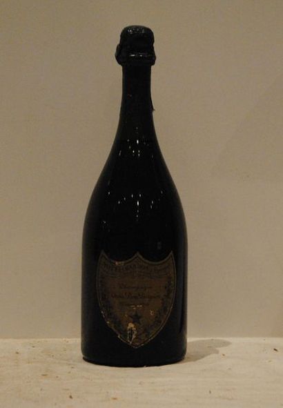 1 bout CHAMPAGNE DOM PERIGNON 1966 TB