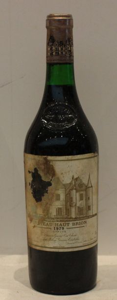 1 bout CHT HAUT BRION 1979 étiq tachée, ...