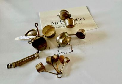 Miniature en argent
Miniature, ensemble casseroles,...