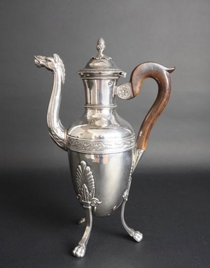 Petite verseuse d'époque empire en argent...