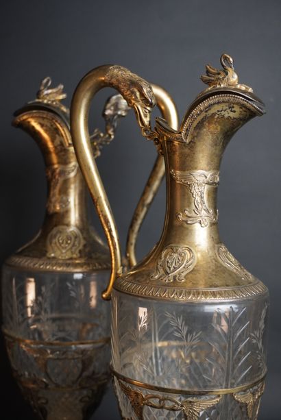 Paire de carafes monture argent ajouré finement...