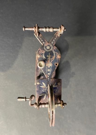 Miniature en argent
Miniature, rouet en métal...
