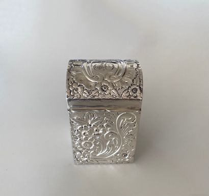 Pilulier ou boîte en argent bombée.
Dimensions:...
