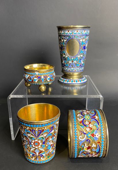 Russie. Argent cloisonné émaillé. Anneau...